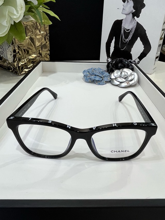 샤넬 스퀘어 레터링 안경 CH3392
