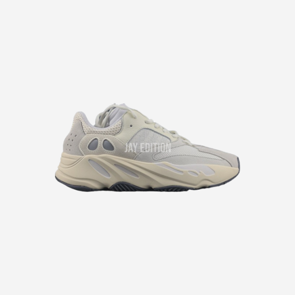 YEEZY 700 아날로그