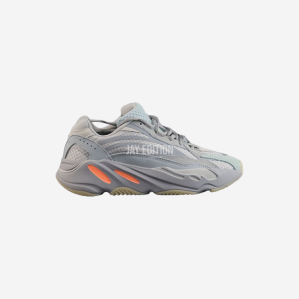 YEEZY 700 이너시아