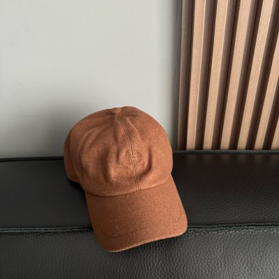 로로피아나 모자