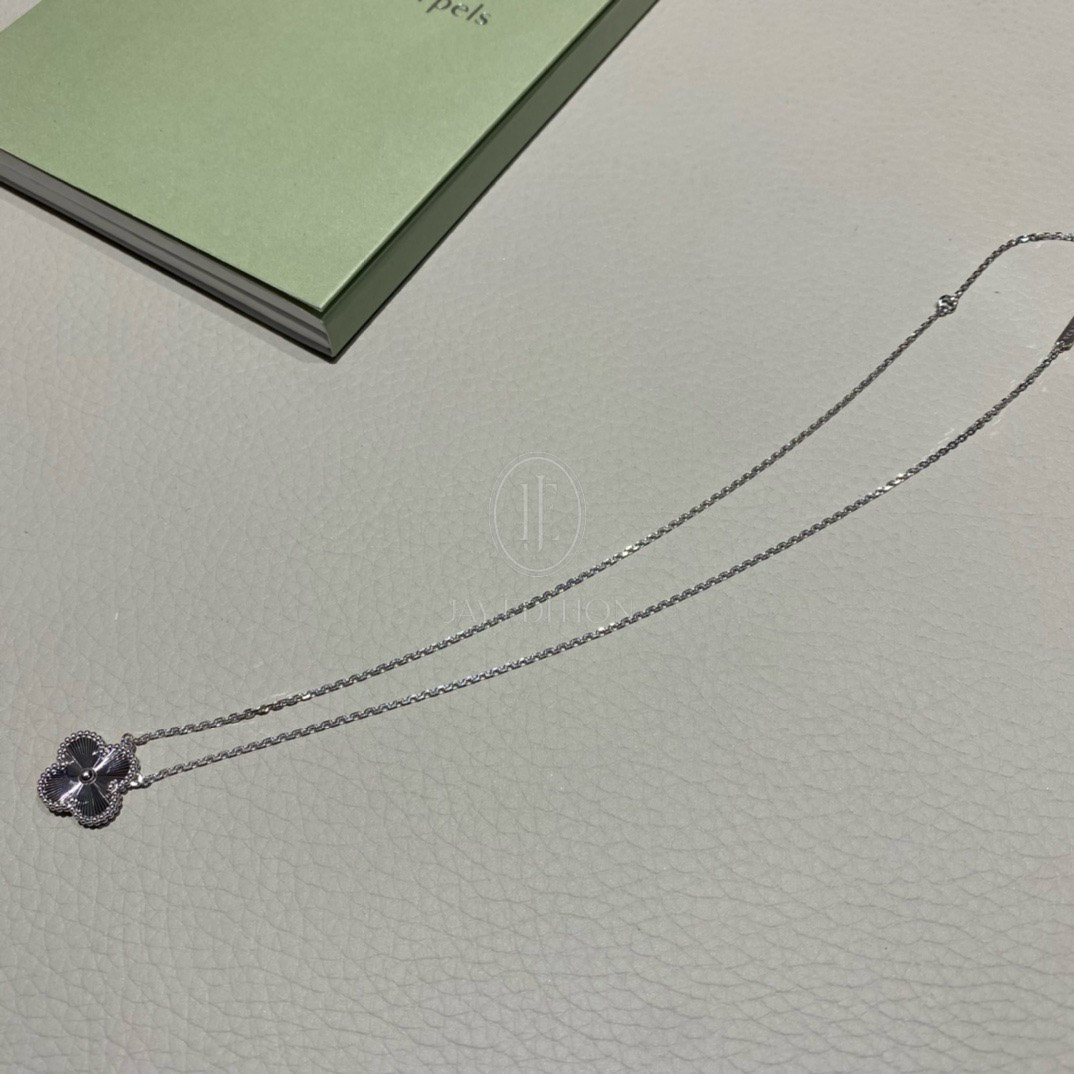 반클리프 기요세 빈티지 네크리스 (문의)