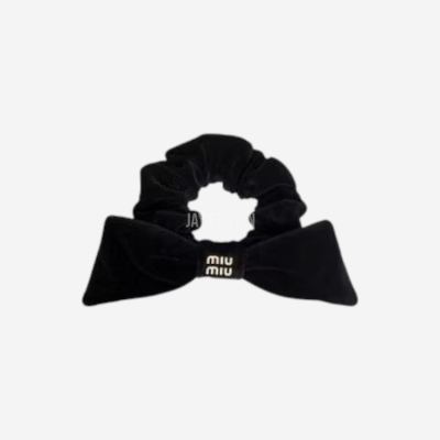 미우미우 로고 리본 벨벳 헤어슈슈